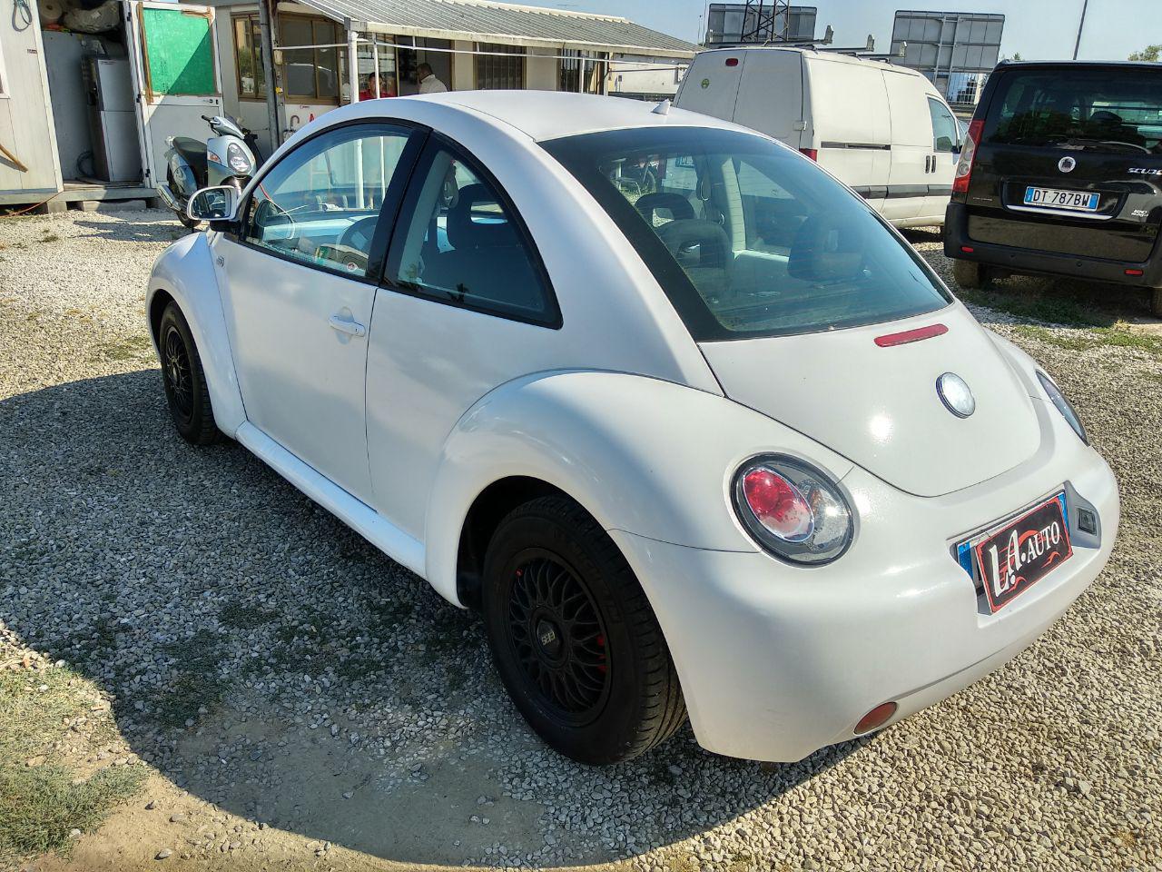 cars/volkswagen-new-beetle/3.jpg